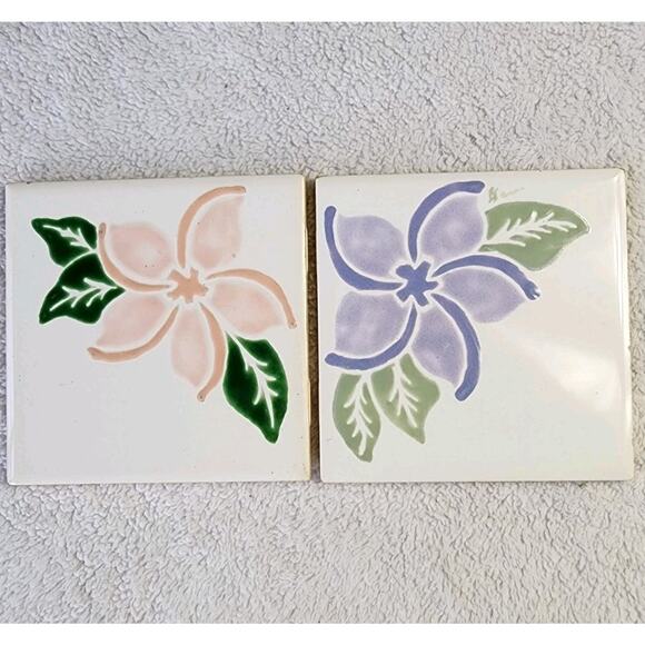 2 Hand-painted Plumeria Ceramic Tiles 5.25" VTG 80s Sri Lanka Walltiles Flowers - Picture 9 of 9